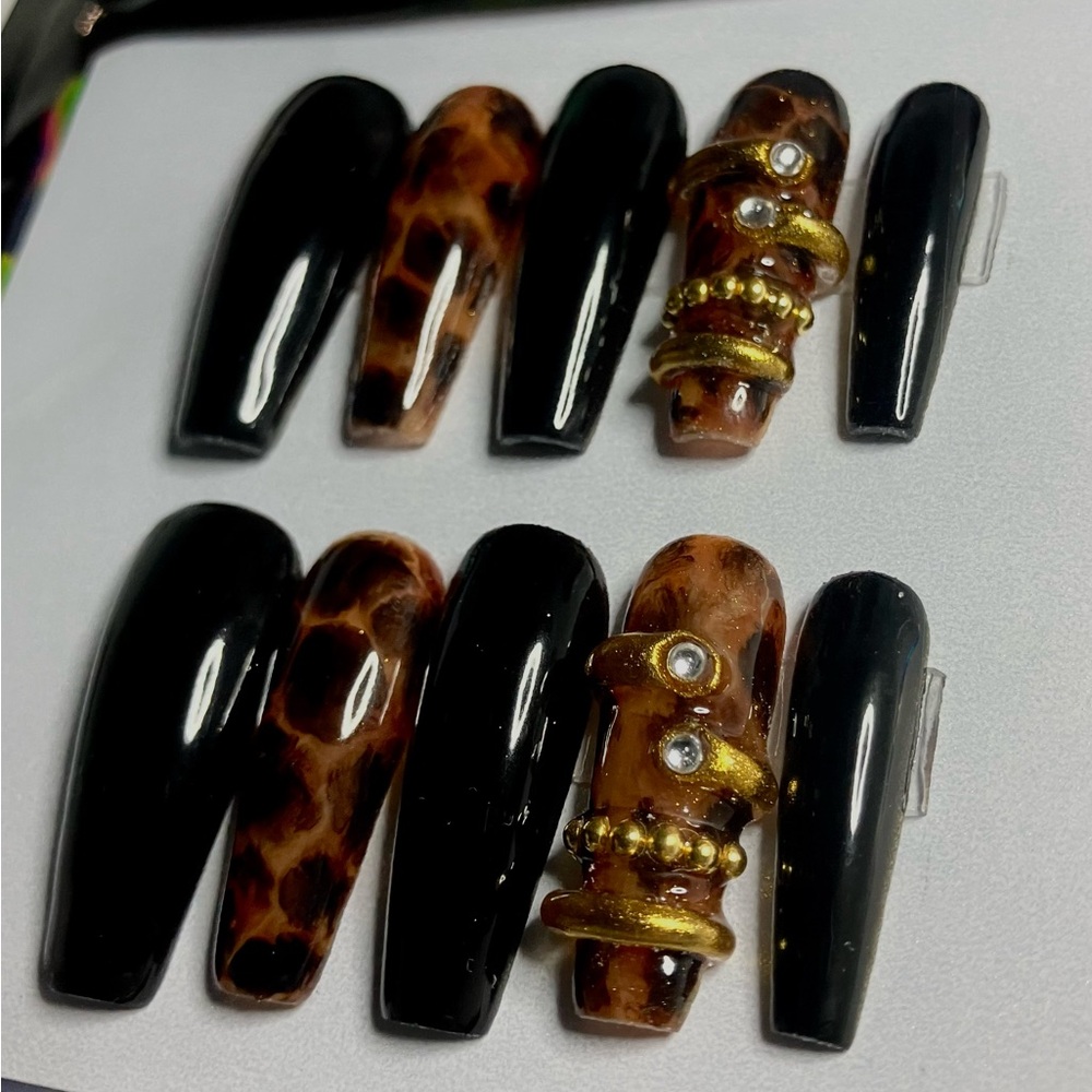Black & Tortoiseshell Glam Press-On Nails with Gold Bangle Design